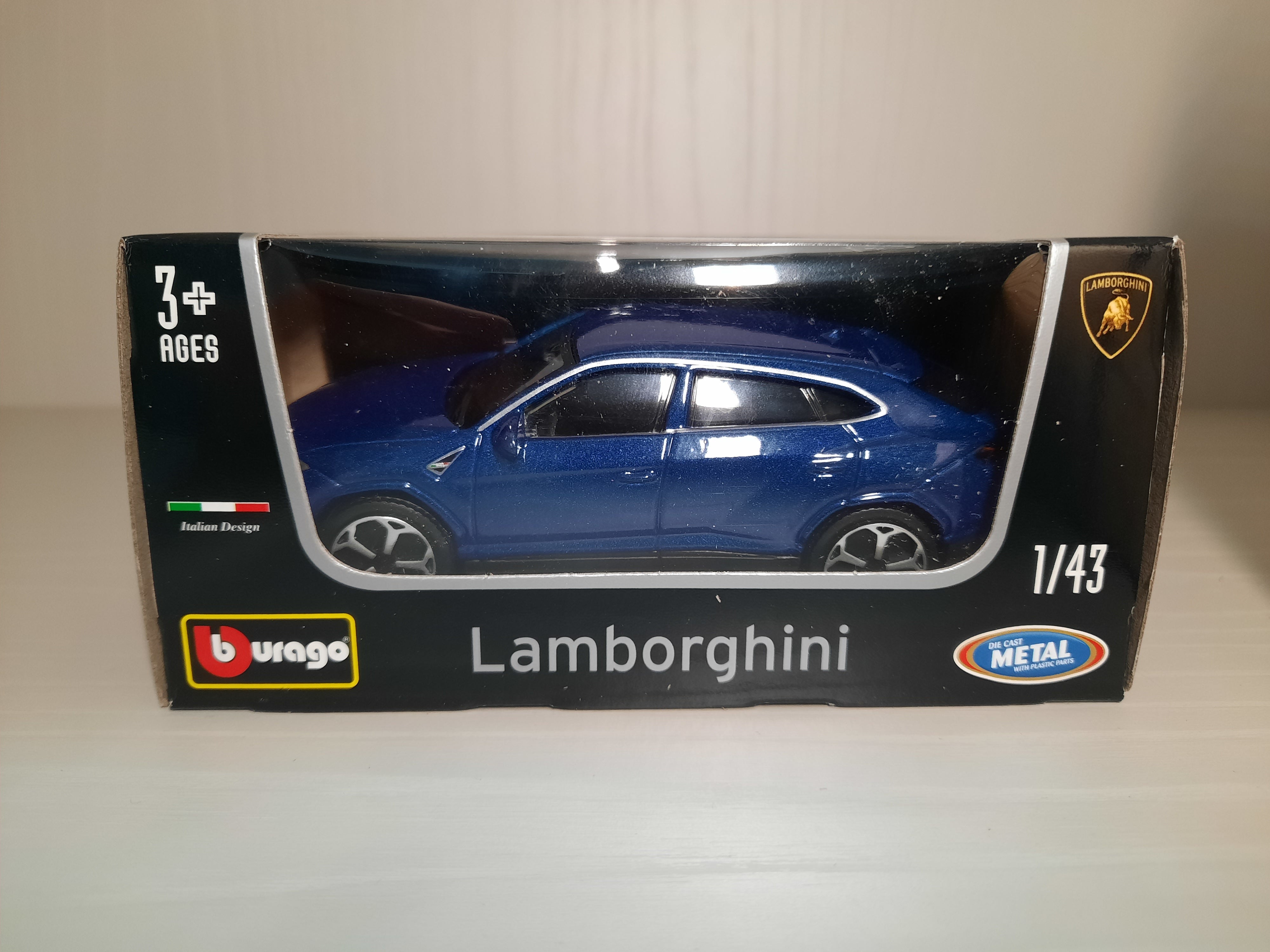 Lamborghini Urus (blu metallizzato) 1/43 Bburago