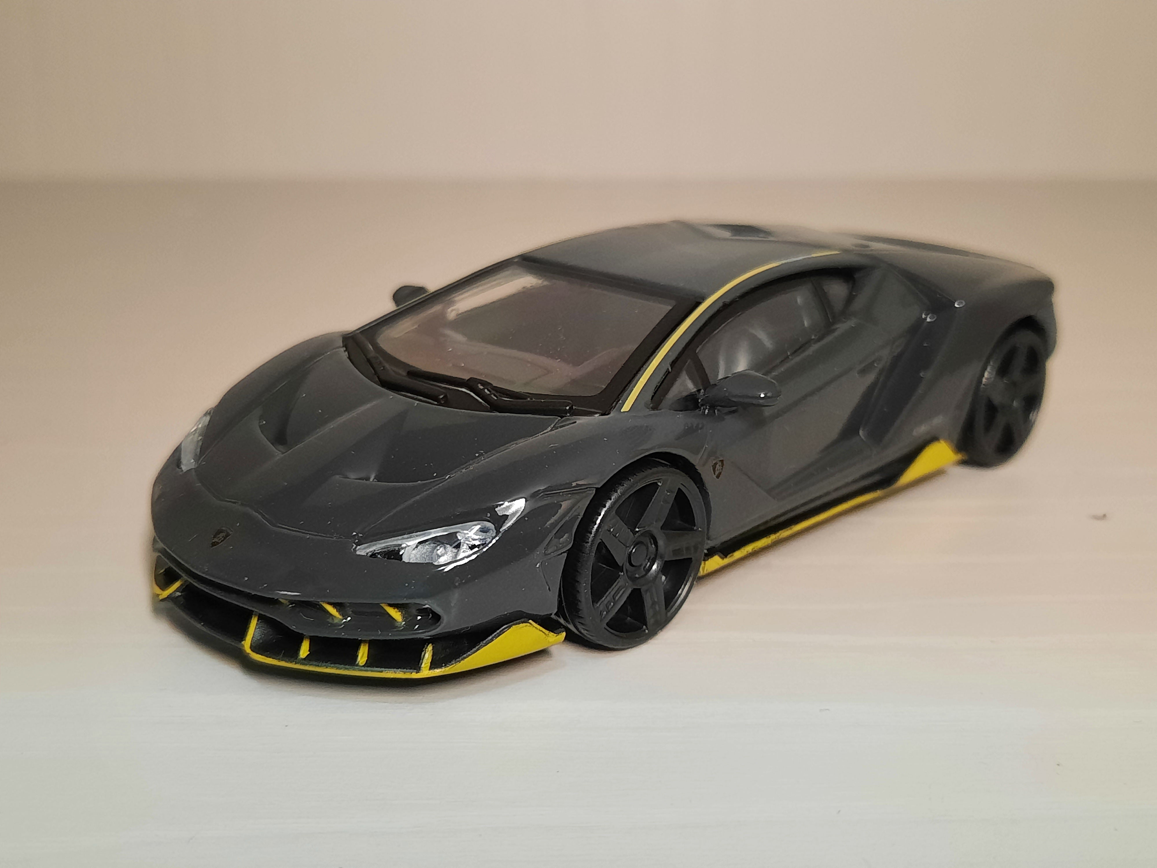 Lamborghini Centenario (Grigia) 1/43 Bburago