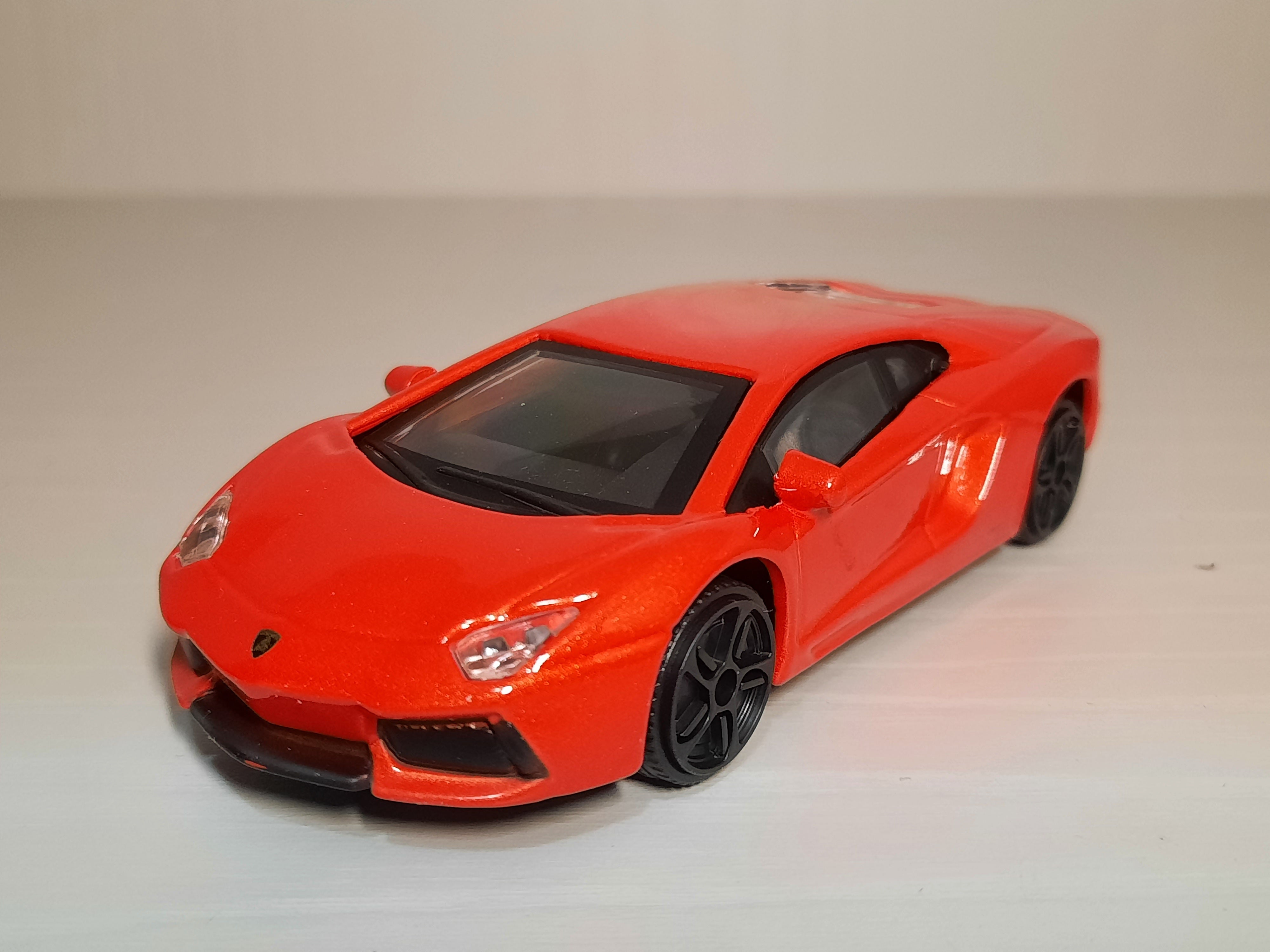 Lamborghini Aventador LP700-4 1/43 Bburago