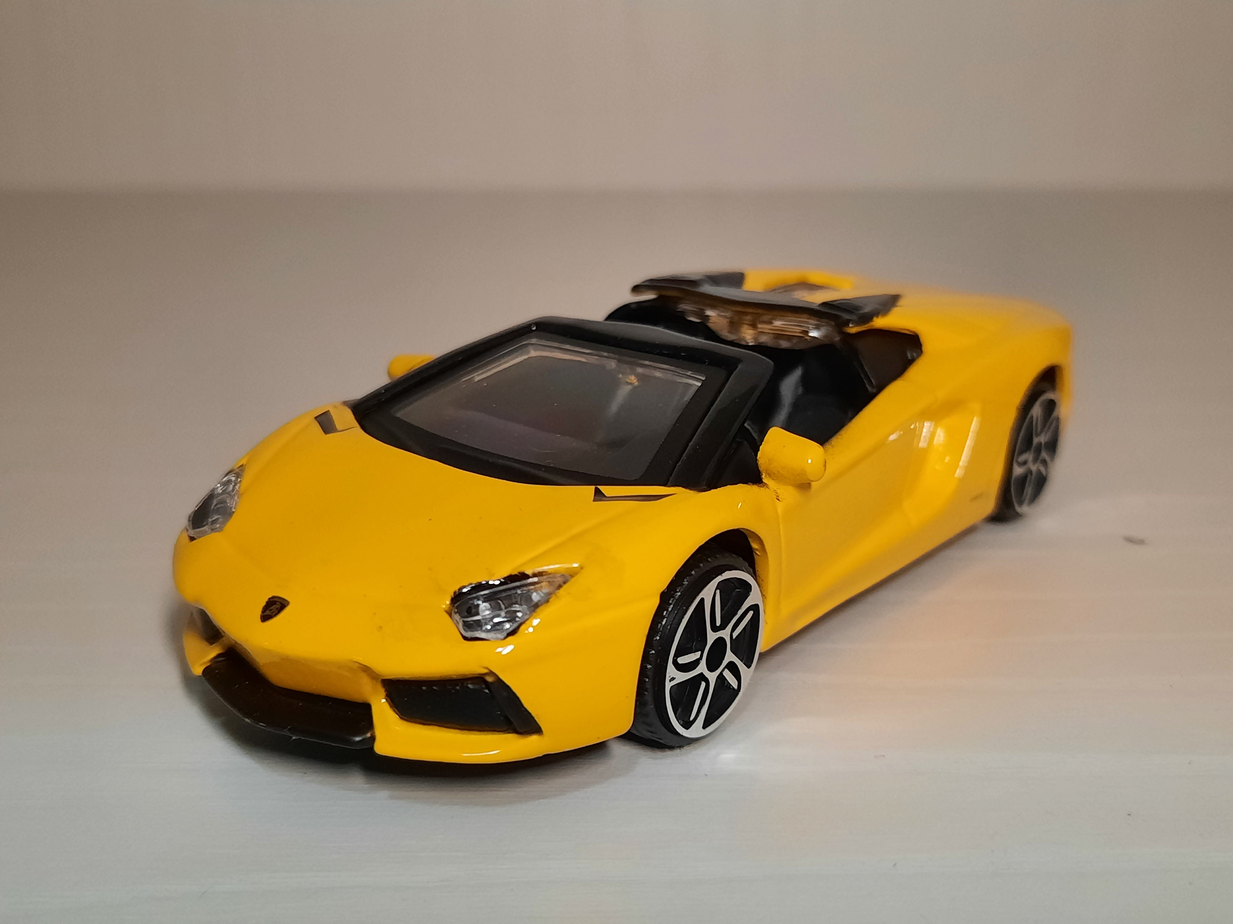 Lamborghini Aventador LP700-4 Roadsters 1/43 Bburago
