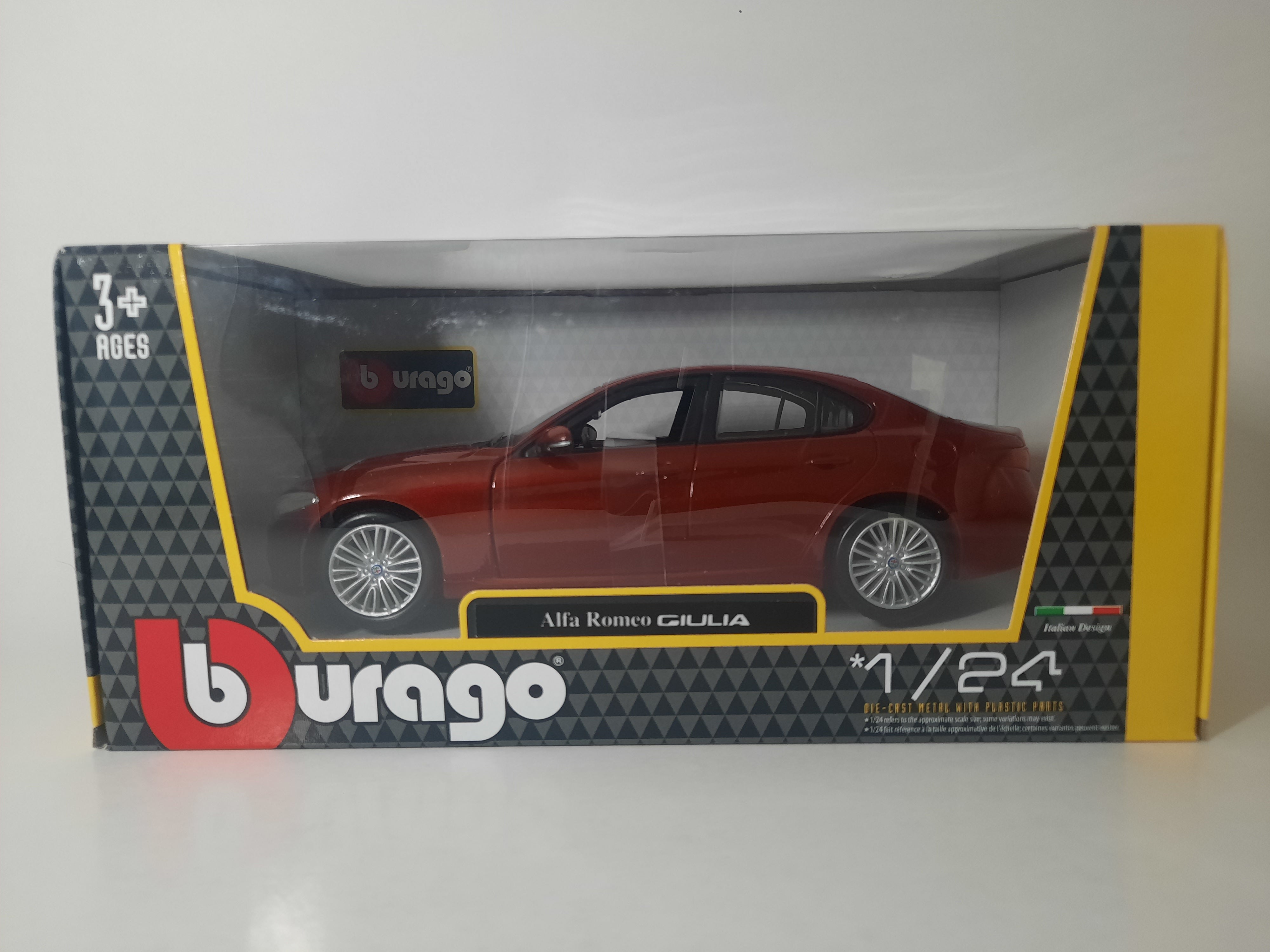 Modellino BBurago Scala 1:24 Alfa Romeo Giulia (2016) Auto Rosso